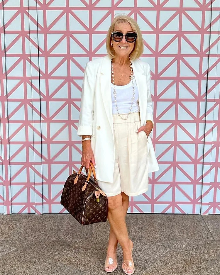 Karin™ - L'Eleganza di un Outfit Completo