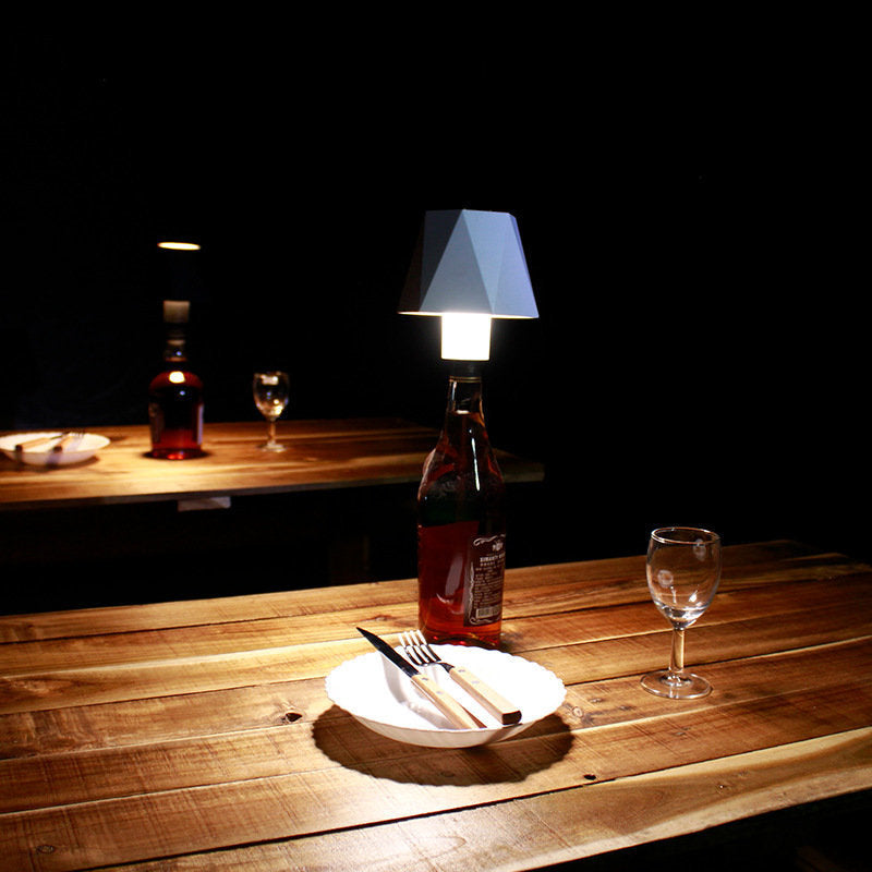 Lámpara de mesa LED con forma de botella